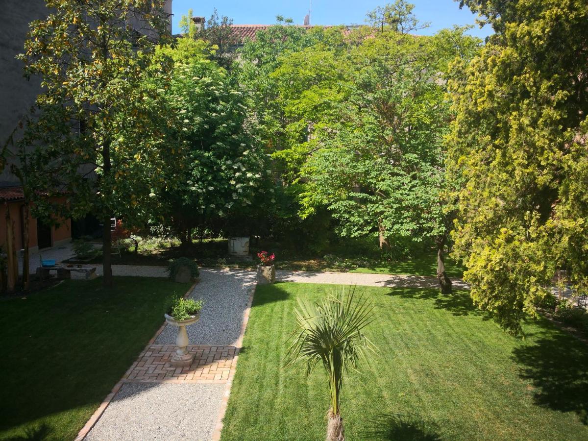 Cinqueteste Luxury Affittacamere 2*